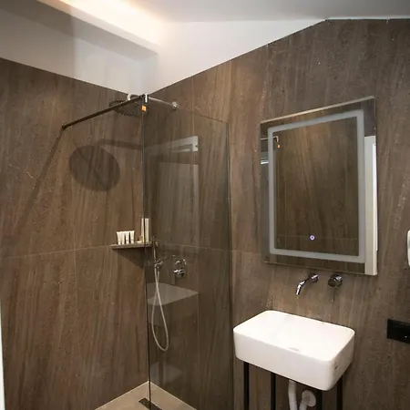 Klaus Ξενοδοχείο Τίρανα