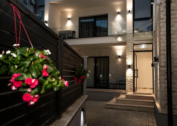 Klaus 4* Tirana