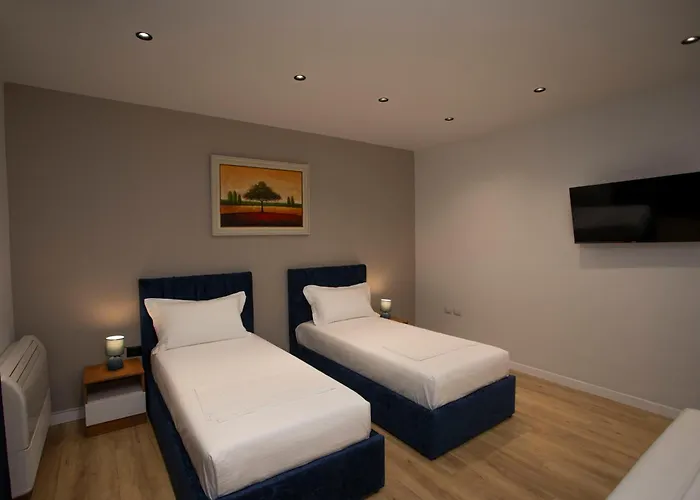 Otel Klaus Tiran
